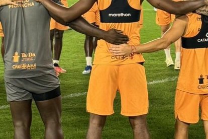 Barcelona una oración antes del entrenamiento en el Monumental.