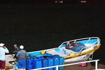 Las embarcaciones fueron trasladadas al muelle de la Capitanía de puerto de Salinas.