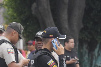 La Policía llegó al lugar a recabar indicios.