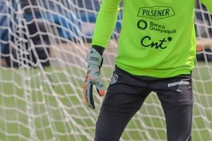 Alexander Domínguez entrenado con gorra, cumplió los 37 años.