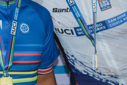 Mauricio Calahorrano (d) y Luis Tabango, los dos militares ecuatorianos a los que el uniforme no les quitó la aspiración mundialista.