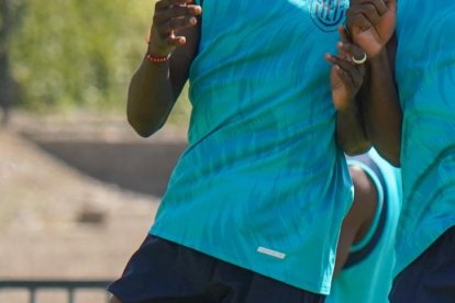Los jugadores de la selección ecuatoriana de fútbol volvieron ayer a los entrenamientos tras la derrota con Venezuela. Solo trabajaron los que no fueron titulares y algunos que solo tuvieron minutos en el compromiso.