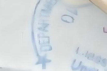 ¿Cuáles son las causas y situaciones específicas que pueden llevar a la terminación, cancelación o revocatoria de una visa en Ecuador?