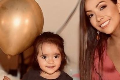 Maximo Escaleras, su nieta y su hija.