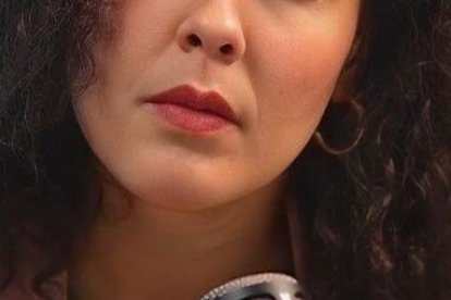 Alondra Santiago reside en Ecuador desde que tiene 13 años