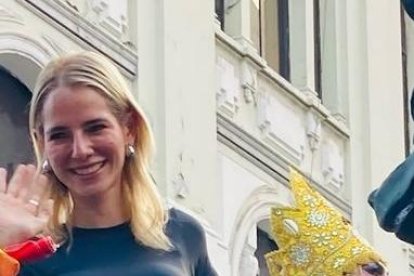 Lavinia Valbonesi durante la Marcha del Orgullo en Guayaquil.