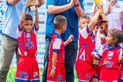 La final del torneo se la hizo en el estadio Chucho Benítez, fue la primera vez para los pequeños en un estadio de verdad como ellos decían.