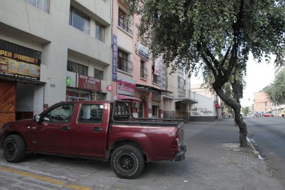 Sobre este parterre cayó tendido el hombre baleado la madrugada del viernes 26 de julio de 2024.