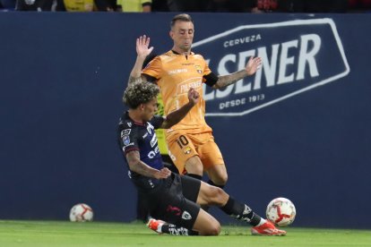 Damián Díaz comandó el ataque de los amarillos, pero no pudo trascender ante la marca de los rivales.