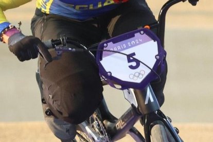 Alfredo Campo en las semifinales de BMX racing en los Juegos Olímpicos 2024