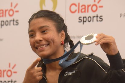 Lucía Yépez estuvo presente en un conversatorio organizado por uno de sus auspiciantes