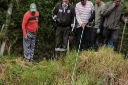 Las tareas de búsqueda duraron dos días y los agentes lograron encontrar los restos al fondo de una quebrada también en Cumbayá.