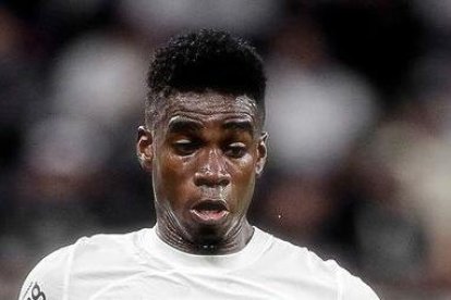 Félix Torres es titular fijo en la defensa de Corinthians.