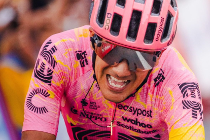 Richard Carapaz sufrió una caída en la etapa 11 de la Vuelta a España