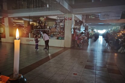 Comerciantes afectados en Latacunga por los apagones.