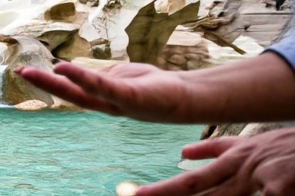Arrojar monedas a la Fontana di Trevi ya no será gratis.