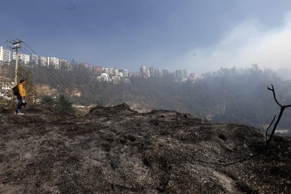Desde Guápulo se mira la magnitud del incendio que afectó a la González Suárez y Bellavista, norte de Quito.