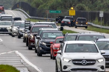 Antes de la esperada llegada a tierra del huracán Milton, una gran corriente de tráfico de evacuación se mueve lentamente hacia el sur desde el noroeste de Florida