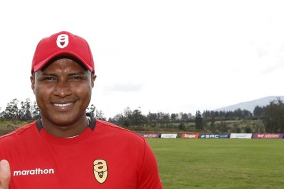 Antonio Valencia se desempeña actualmente como entrenador y dirigente de su equipo: AV25, plantilla que milita en Segunda Categoría.