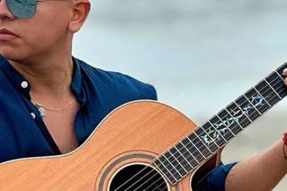 Maykel es un cantante manabita que incursionó en la música desde niño.