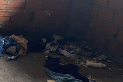 El sospechoso fue detenido en un predio abandonado, con las evidencias que lo vincularían al robo cometido en este sector del norte de Quito.