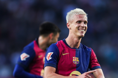 Dani Olmo en el festejo de uno de los goles en la victoria de FC Barcelona ante Espanyol en LaLiga