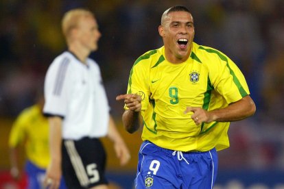 Ronaldo Nazario celebrando uno de sus goles en la final del Mundial de Corea del Sur y Japón 2002.