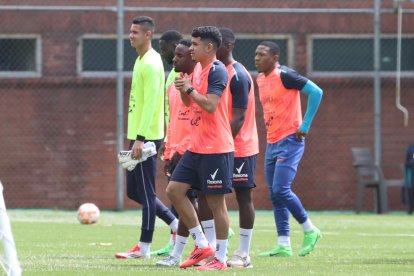 Kendry Páez entrena con la selección de Ecuador.