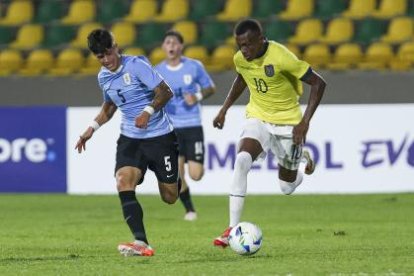 Ecuador se enfrenta a Venezuela en Colombia.