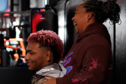 Michael Morales junto a su madre, Katty Hurtado.