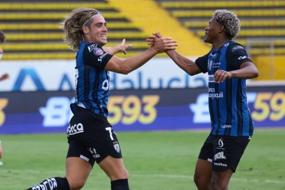 Claudio Spinelli (i) es una de las principales armas ofensivas del Independiente del Valle.