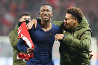 William Pacho le dio calidad a la defensa de PSG, según su técnico Luis Enrique.