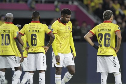 La tristeza de los jugadores de Barcelona tras perder ante Independiente del Valle.