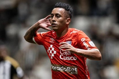 Christian Cueva llega a Guayaquil para sumarse a Emelec