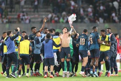 La selección de Ecuador celebró anoche en Lima su pase al Mundial del 2026.