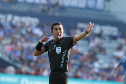 En el cotejo Emelec vs. Vinotinto hubo varias riñas. El referí Álex Cajas intervino, sin amonestar.