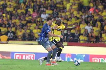 Barcelona venció 2-0 a Emelec en el Clásico del Astillero disputado en el estadio Monumental el pasado 18 de mayo de 2025.