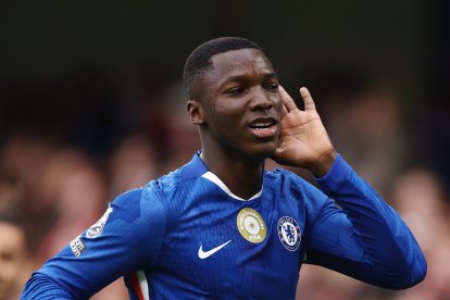 Moisés Caicedo jugador del Chelsea que recibiráa Barcelona.