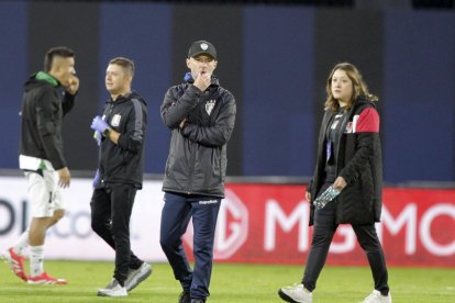 El entrenador español Javier Rabanal está cerca de ganar la LigaPro con Independiente del Valle