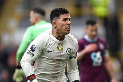 Enzo Fernández, volante argentino de Chelsea, es una de las figuras en la Premier League.