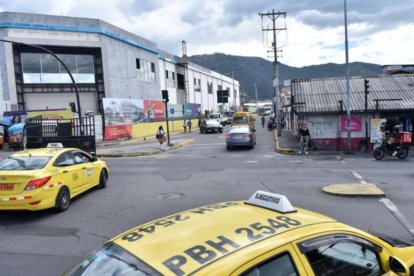 La nueva plaza comercial en Tumbaco genera expectativa y preocupación por el impacto en la movilidad y el espacio público.