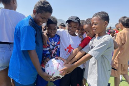 David Triviño, Santiago Quintero, Taidier Valencia, Saúl Figueroa y    Jesús Maridueña miraban la pelota de Messi como si fuera un trofeo.
FECHA: 26/12/2025
AG-AGENCIA
AG-PERIODISTA