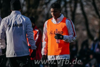 Jeremy Arévalo cumplió su primer entrenamiento del 2026 con el VfB Stuttgart
