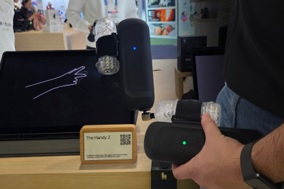 Handy 2 fue uno de los dispositivos más comentados del CES 2026, destacando por su movimiento automático que imita el empuje real y se controla con precisión.