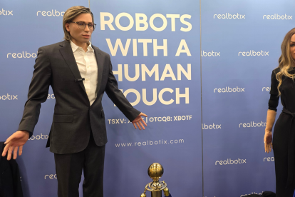 Aria, el robot humanoide de Realbotix, fue presentado en el CES 2026 como asistente y guía para atención al público.