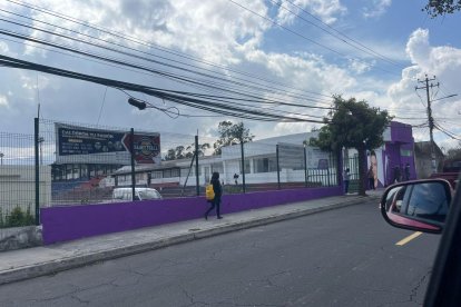El  inmueble municipal fue pintado con el color del partido oficialista.