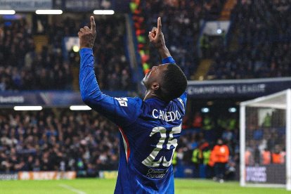 Caicedo brilló en Champions y Beccacece estuvo presente en Stamford Bridge.