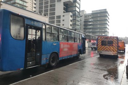 El percance ocurrió en la calle Manuel Larrea, cerca de la intersección con la calle Santiago, en el centro-norte de Quito.