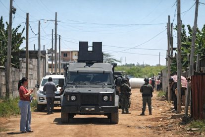 Un vehículo militar estuvo presente durante la reconstrucción del operativo en Colinas de Salinas.