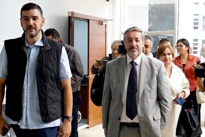 Aquiles Álvarez, alcalde de Guayaquil, y su abogado Ramiro García enfrentan dos causas penales: caso Triple A y Goleada.